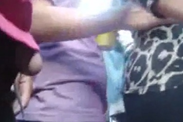 Мужик потерся членом о попку девушки на глазах её парня